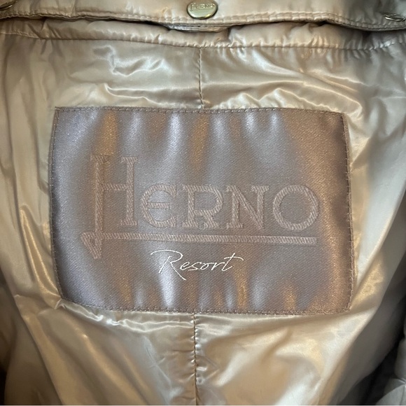 Herno A-Shape Jacket in Nylon Ultralight & Lady Alternative Fur, IT 48 / US 12 - Picture 9 of 9